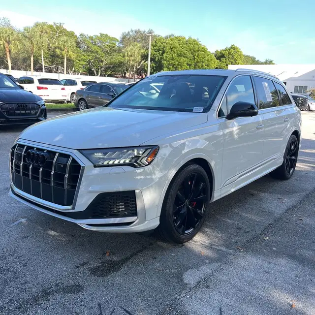 2023 Audi SQ7 Premium Plus