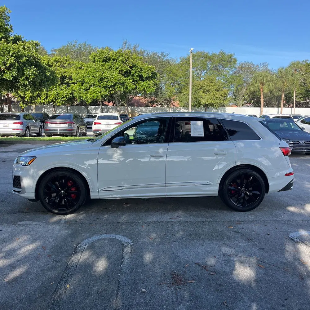 2023 Audi SQ7 Premium Plus