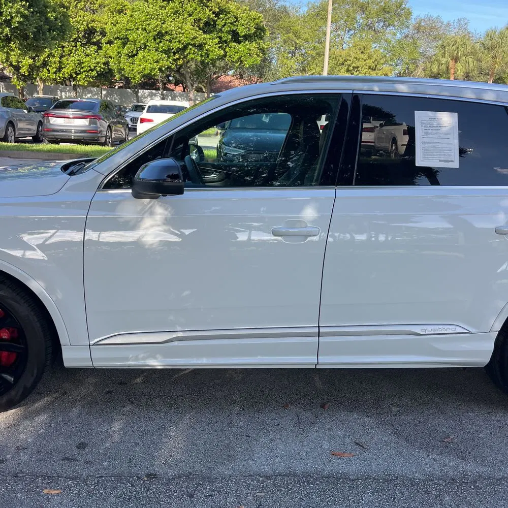 2023 Audi SQ7 Premium Plus