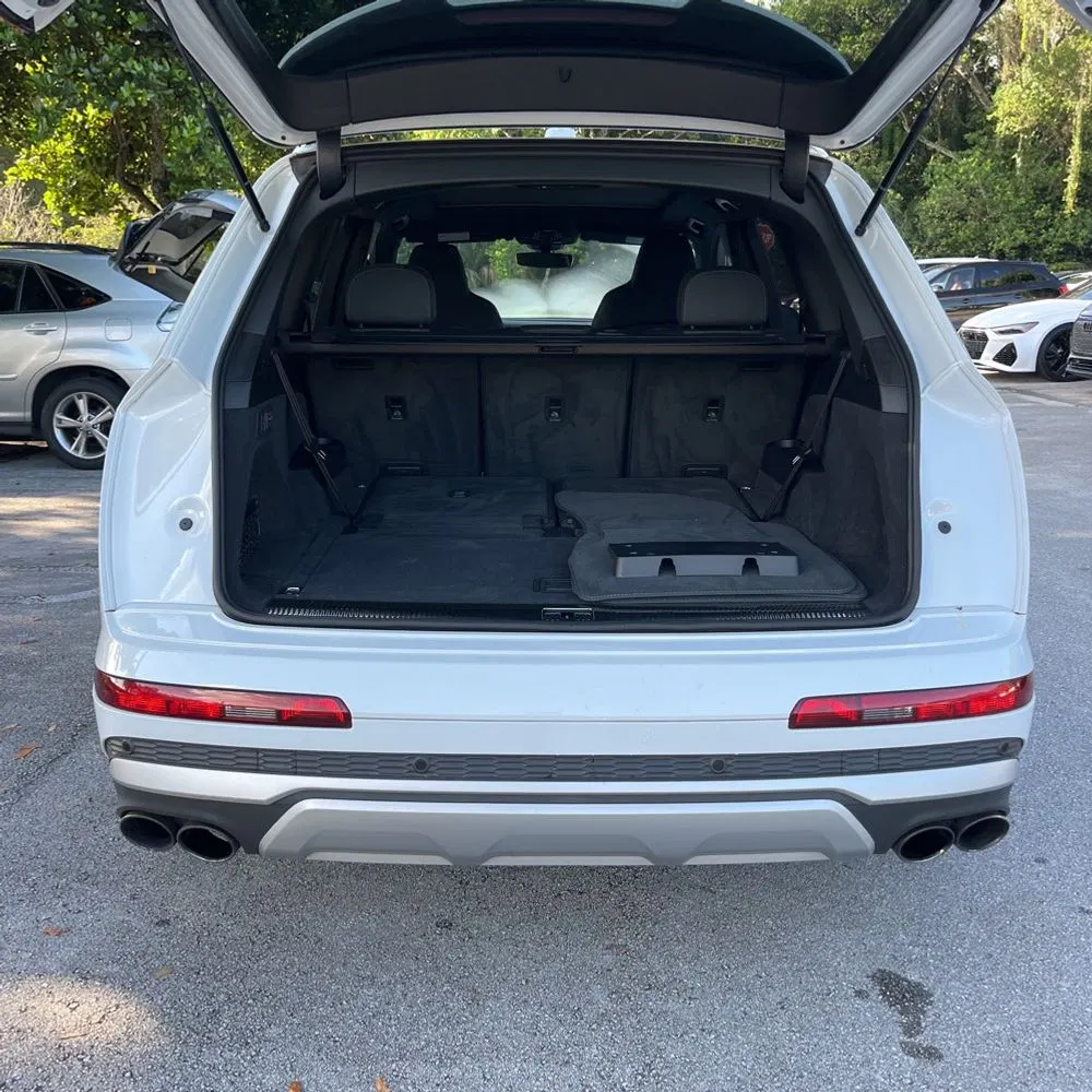 2023 Audi SQ7 Premium Plus