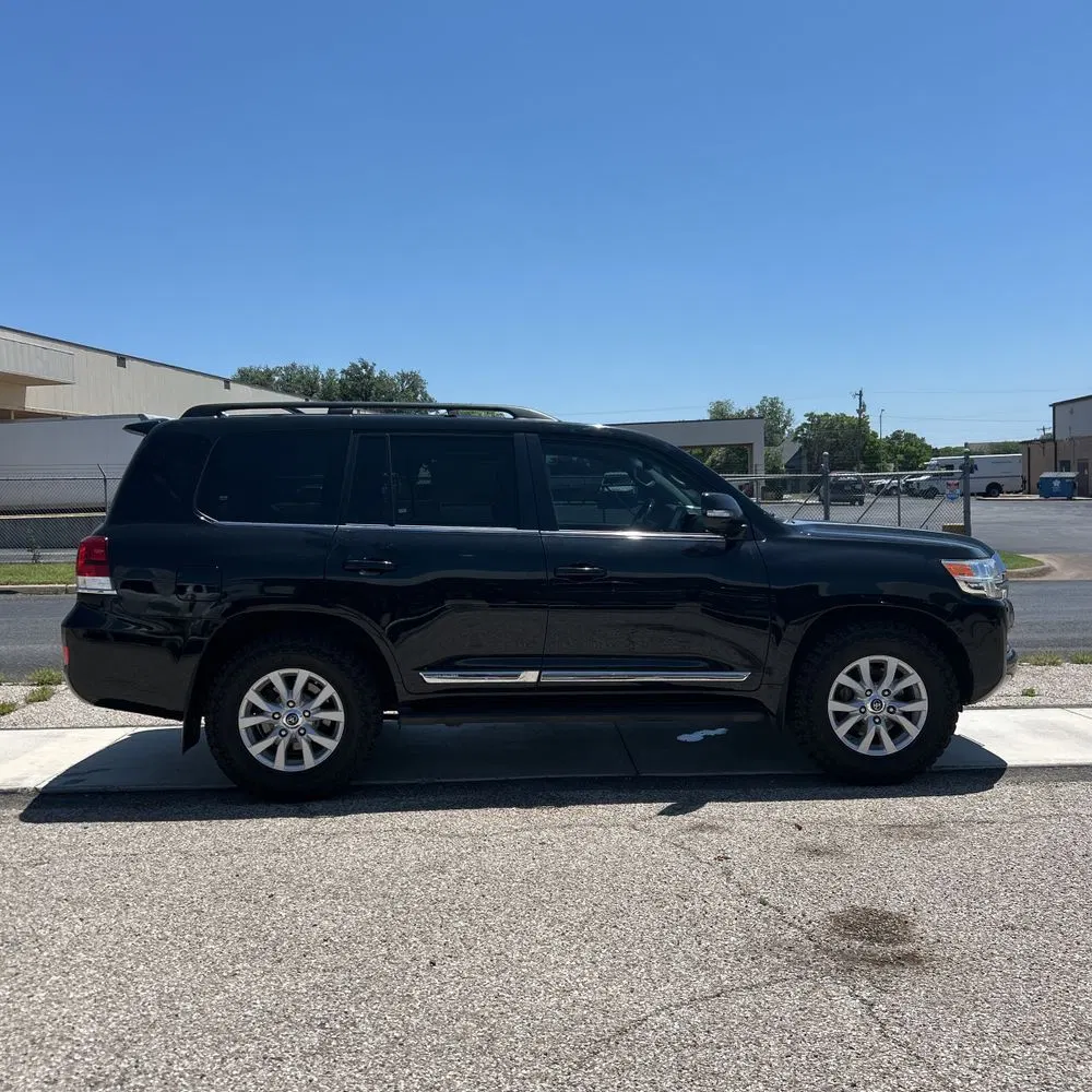 2016 Toyota Land Cruiser Base