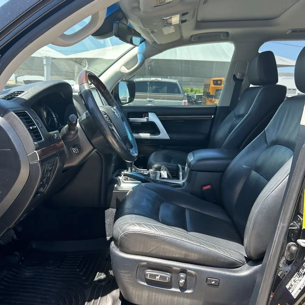 2016 Toyota Land Cruiser Base