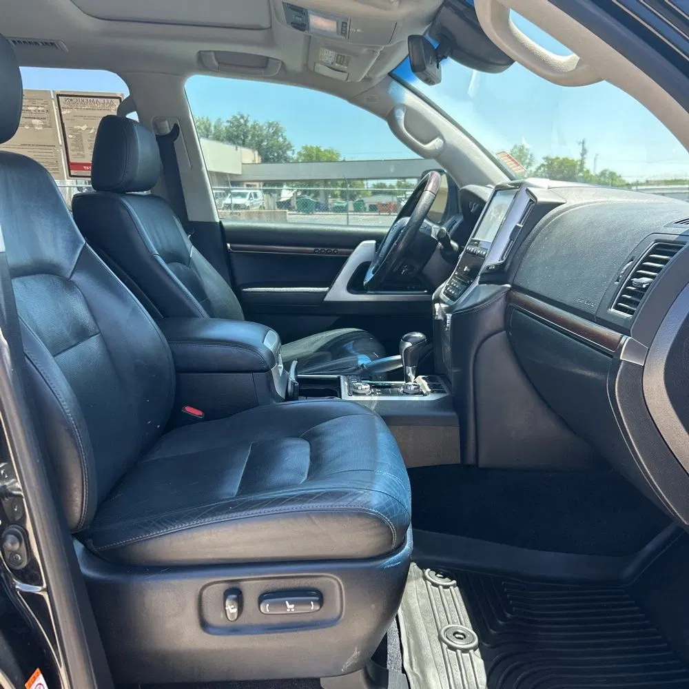 2016 Toyota Land Cruiser Base