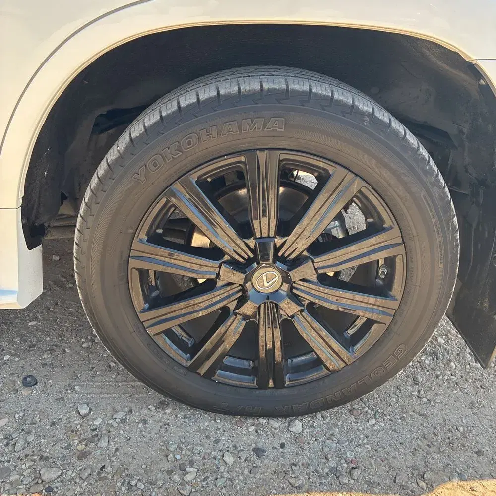 2020 Lexus LX 570 Three-Row