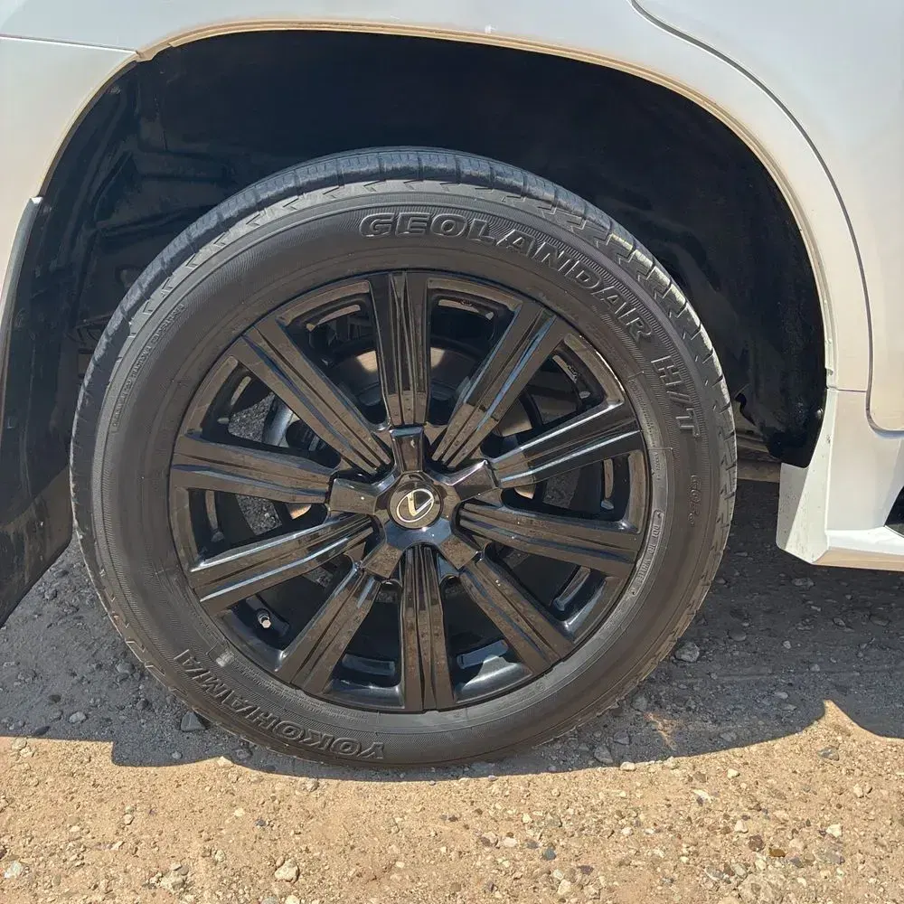 2020 Lexus LX 570 Three-Row