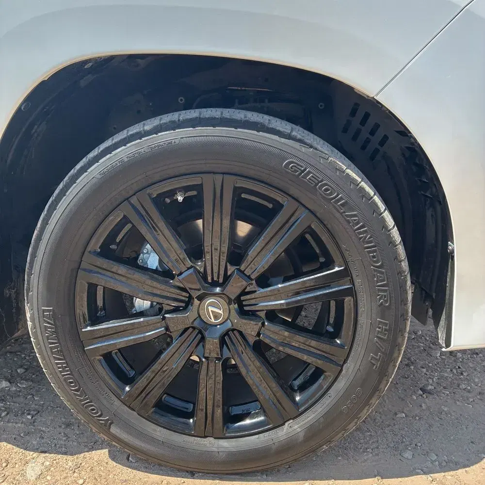 2020 Lexus LX 570 Three-Row