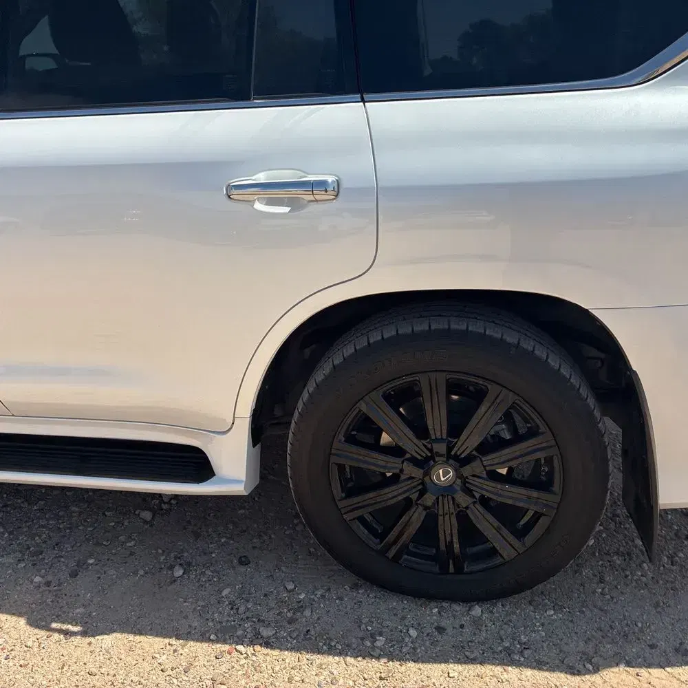 2020 Lexus LX 570 Three-Row