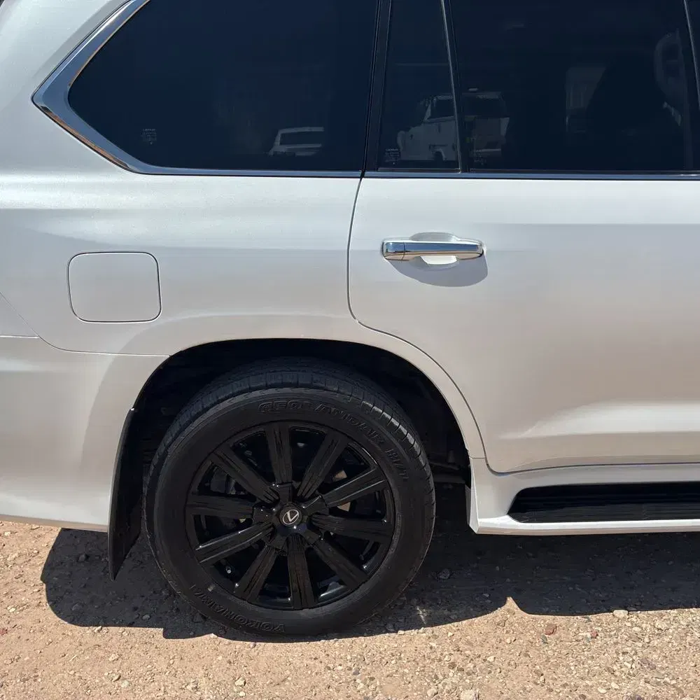 2020 Lexus LX 570 Three-Row