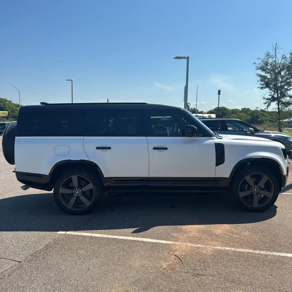 2025 Land Rover Defender 130 V8 P500