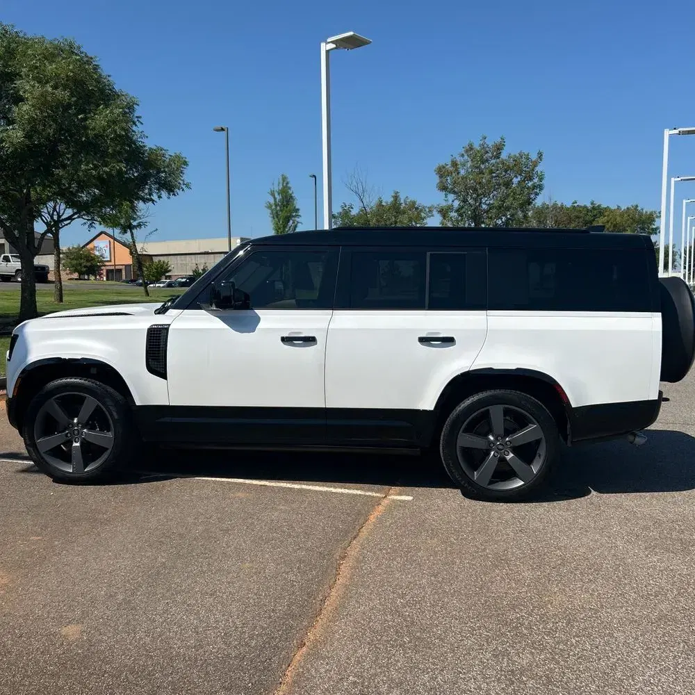 2025 Land Rover Defender 130 V8 P500