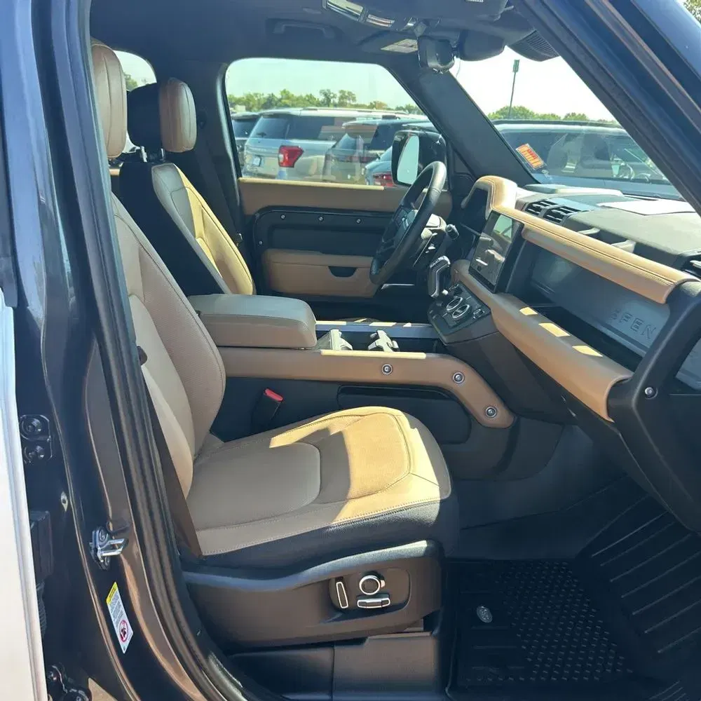 2025 Land Rover Defender 130 V8 P500