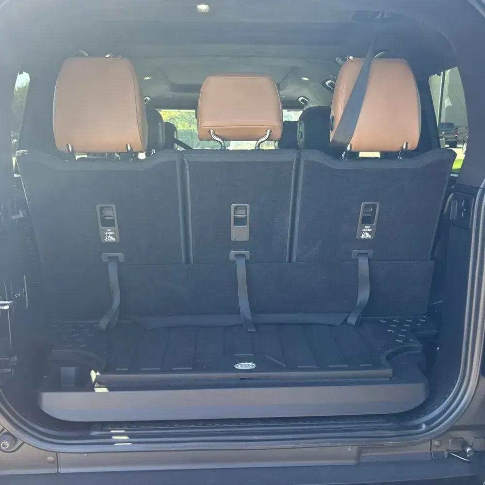 2025 Land Rover Defender 130 V8 P500