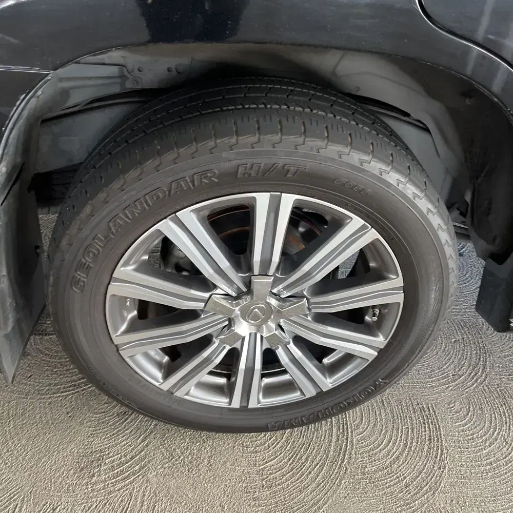 2017 Lexus LX 570 Base