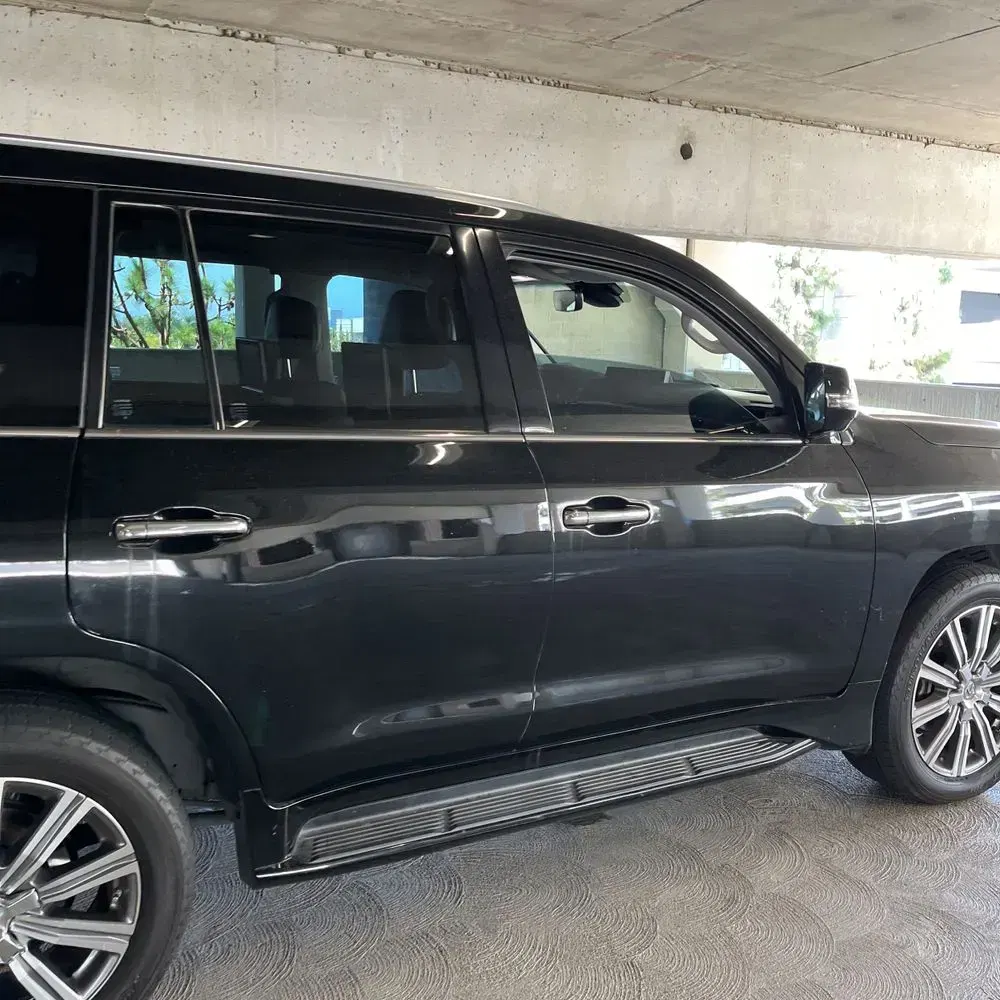 2017 Lexus LX 570 Base