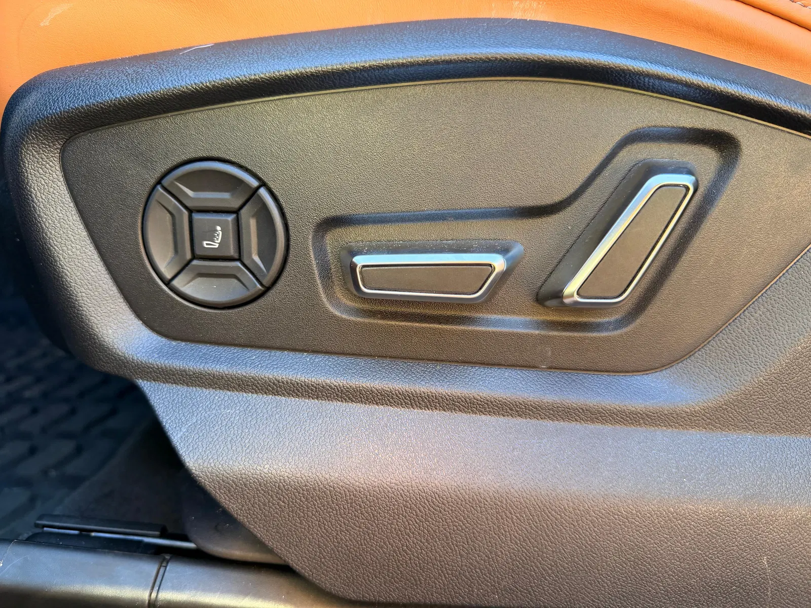 2023 Audi RS Q8 - 591-hp Twin-Turbo V8, AWD, Dragon Orange Metallic, Highly Equipped