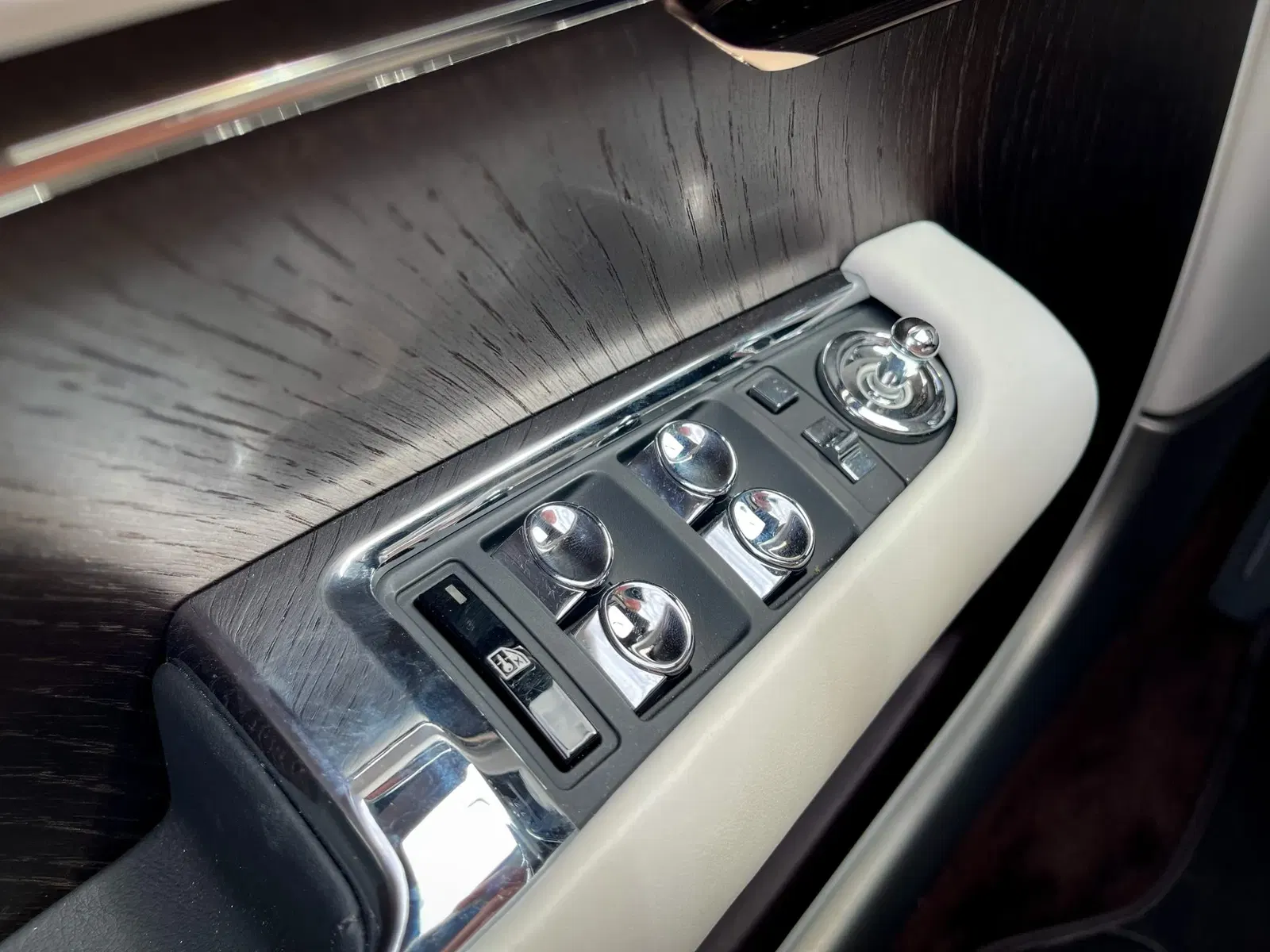 2018 Rolls-Royce Dawn Inspired by Music