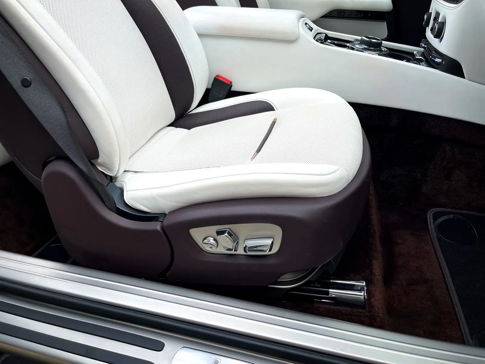 2018 Rolls-Royce Dawn Inspired by Music