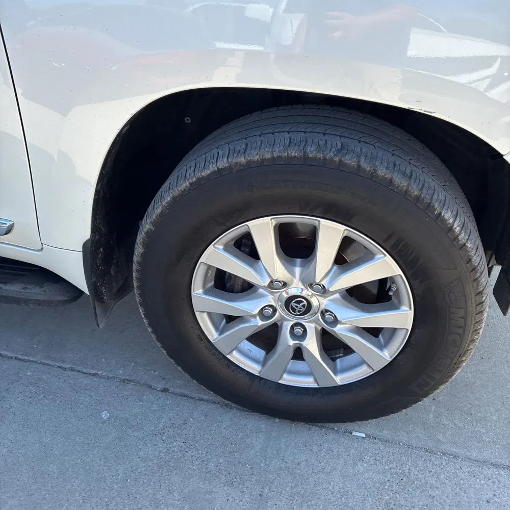2020 Toyota Land Cruiser Base