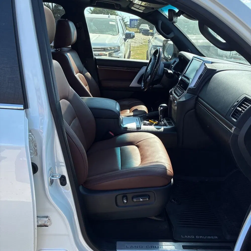 2020 Toyota Land Cruiser Base