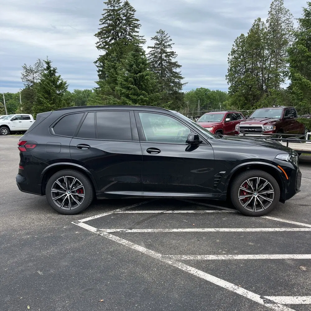 2025 BMW X5 M60i
