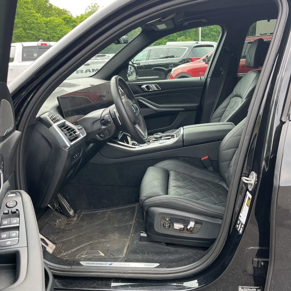 2025 BMW X5 M60i