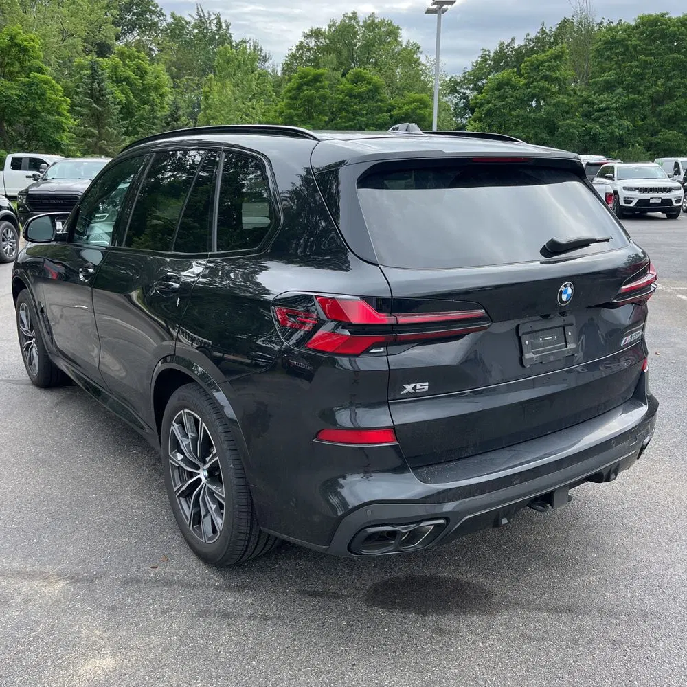 2025 BMW X5 M60i
