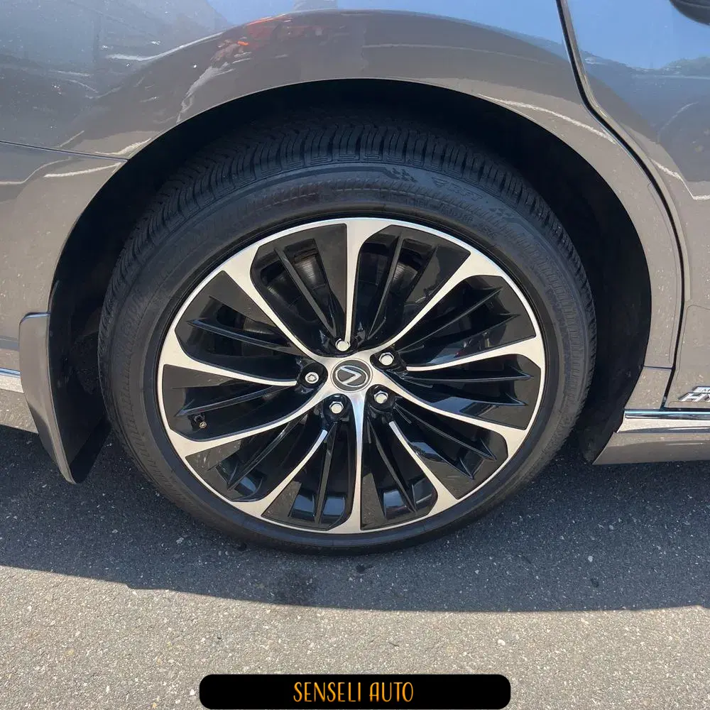 2022 Lexus LS 500h Base