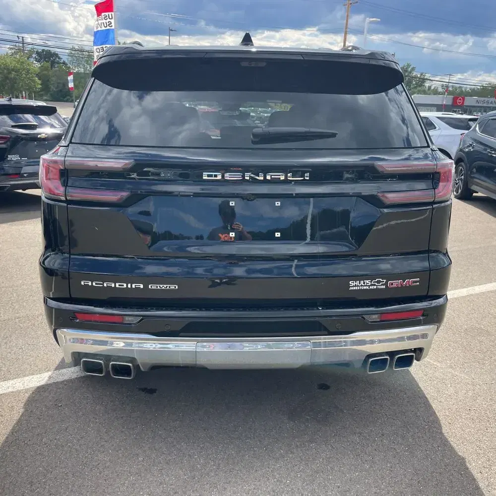 2024 GMC Acadia Denali