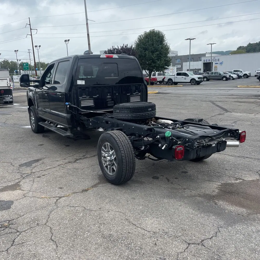 2024 Ford S/D C/C F350 Lariat