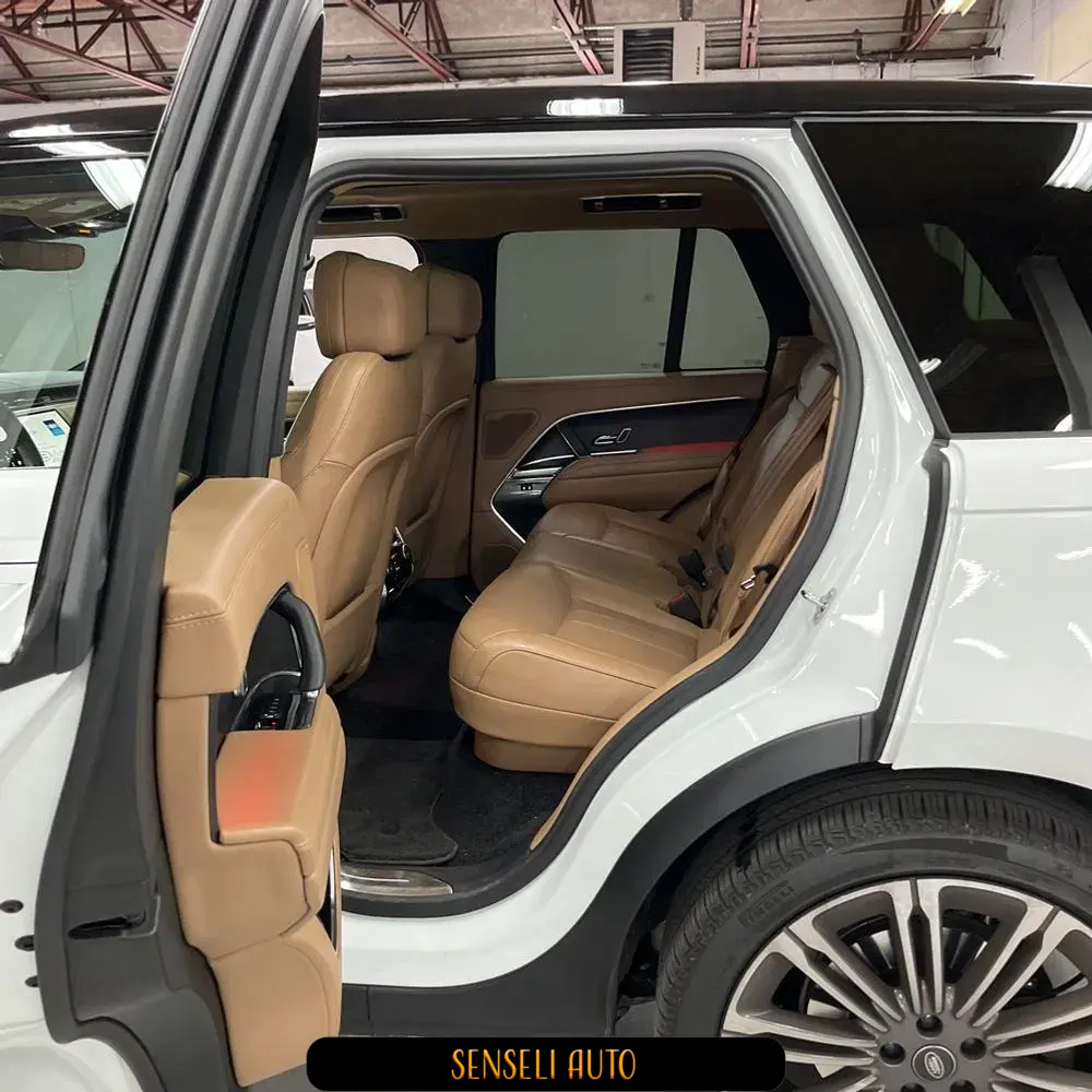 2025 Land Rover Range Rover P400 SE
