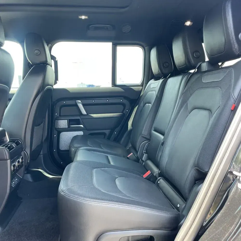 2024 Land Rover Defender 130 P400 X-Dynamic SE