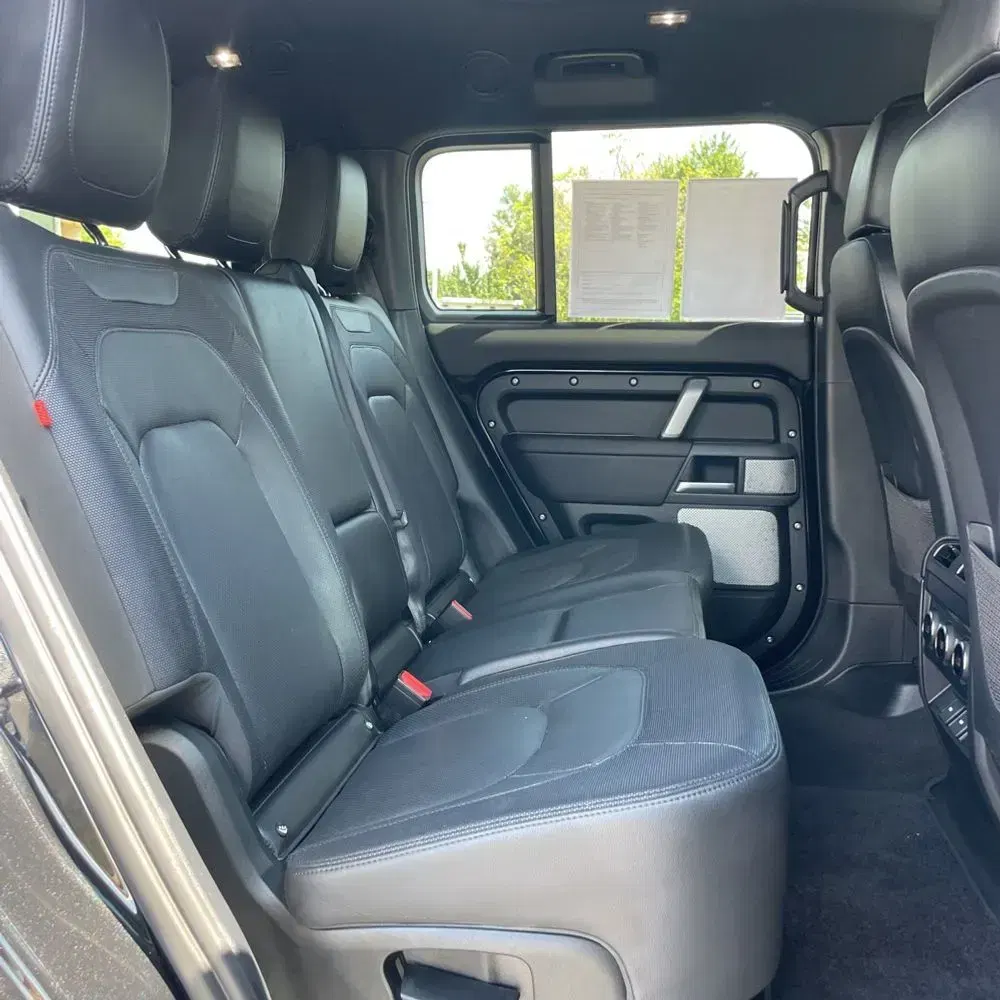 2024 Land Rover Defender 130 P400 X-Dynamic SE