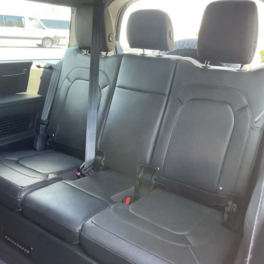 2024 Land Rover Defender 130 P400 X-Dynamic SE