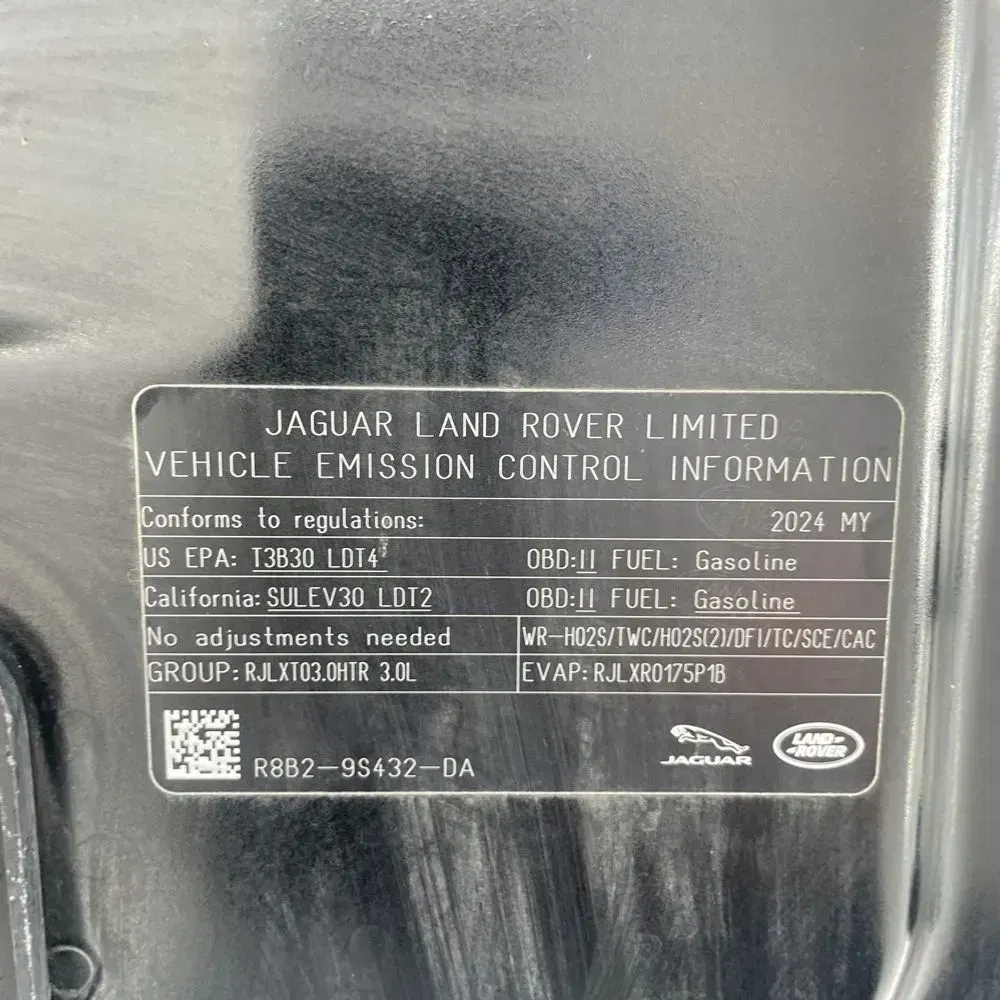 2024 Land Rover Defender 130 P400 X-Dynamic SE