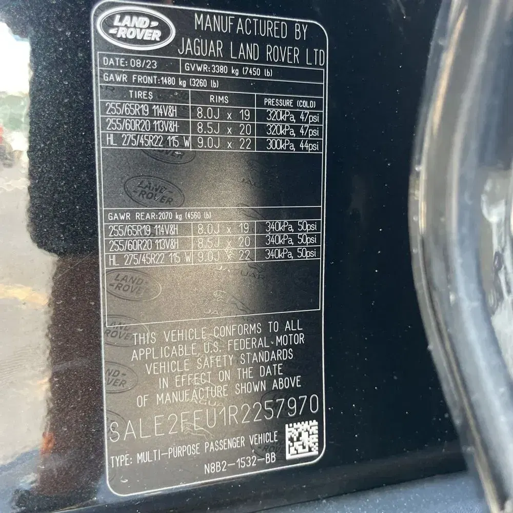 2024 Land Rover Defender 130 P400 X-Dynamic SE