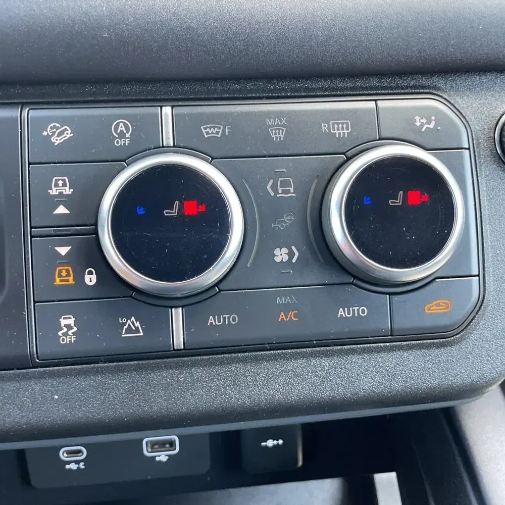 2024 Land Rover Defender 130 P400 X-Dynamic SE