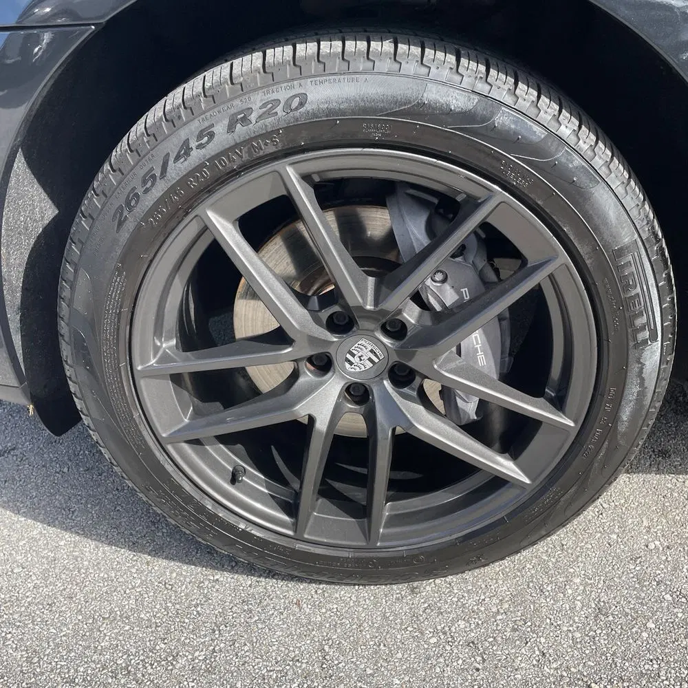 2023 Porsche Macan T
