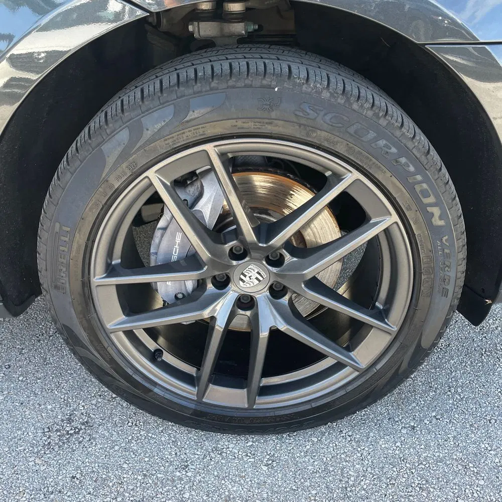 2023 Porsche Macan T
