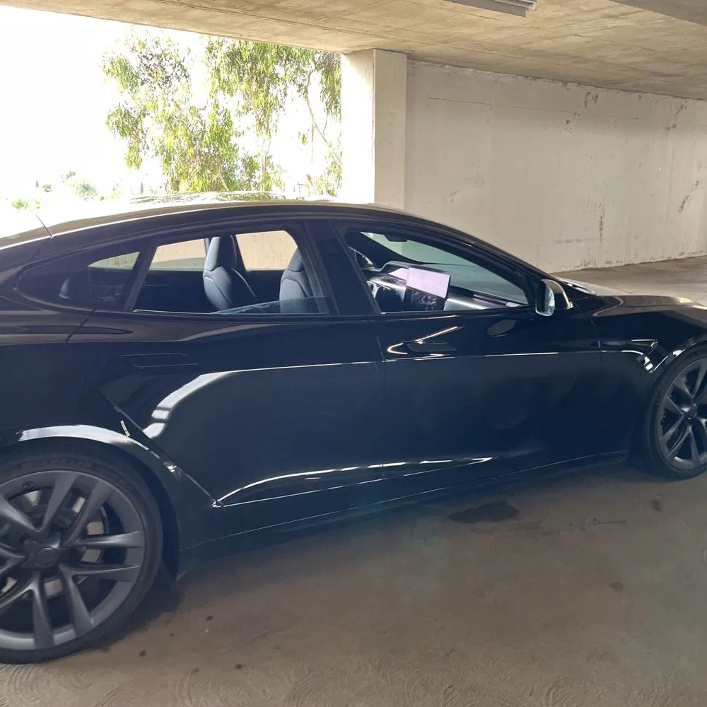 2022 Tesla Model S Plaid