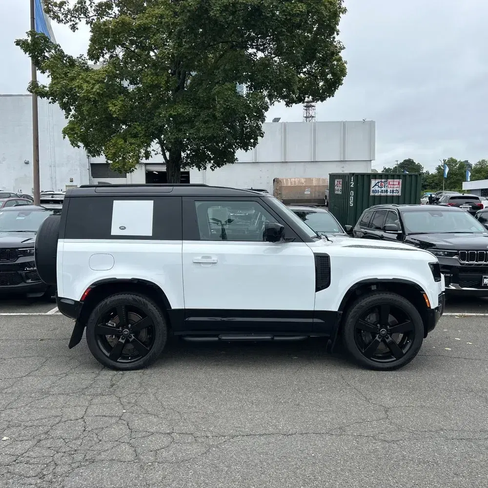 2024 Land Rover Defender 90 P400 X-Dynamic SE