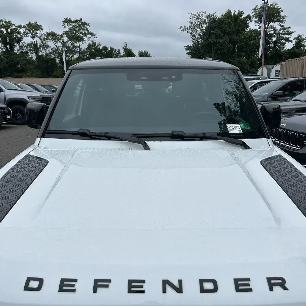2024 Land Rover Defender 90 P400 X-Dynamic SE