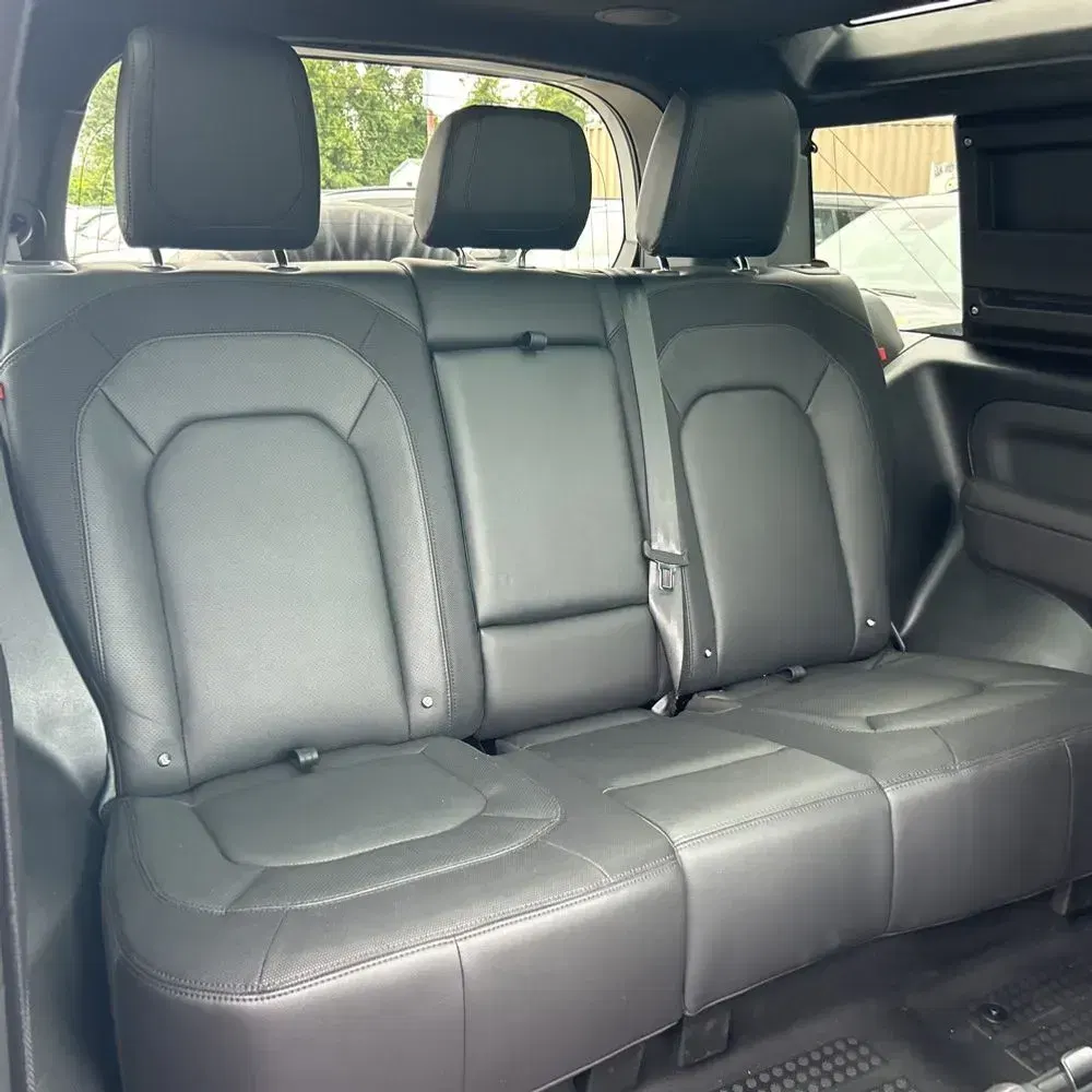 2024 Land Rover Defender 90 P400 X-Dynamic SE