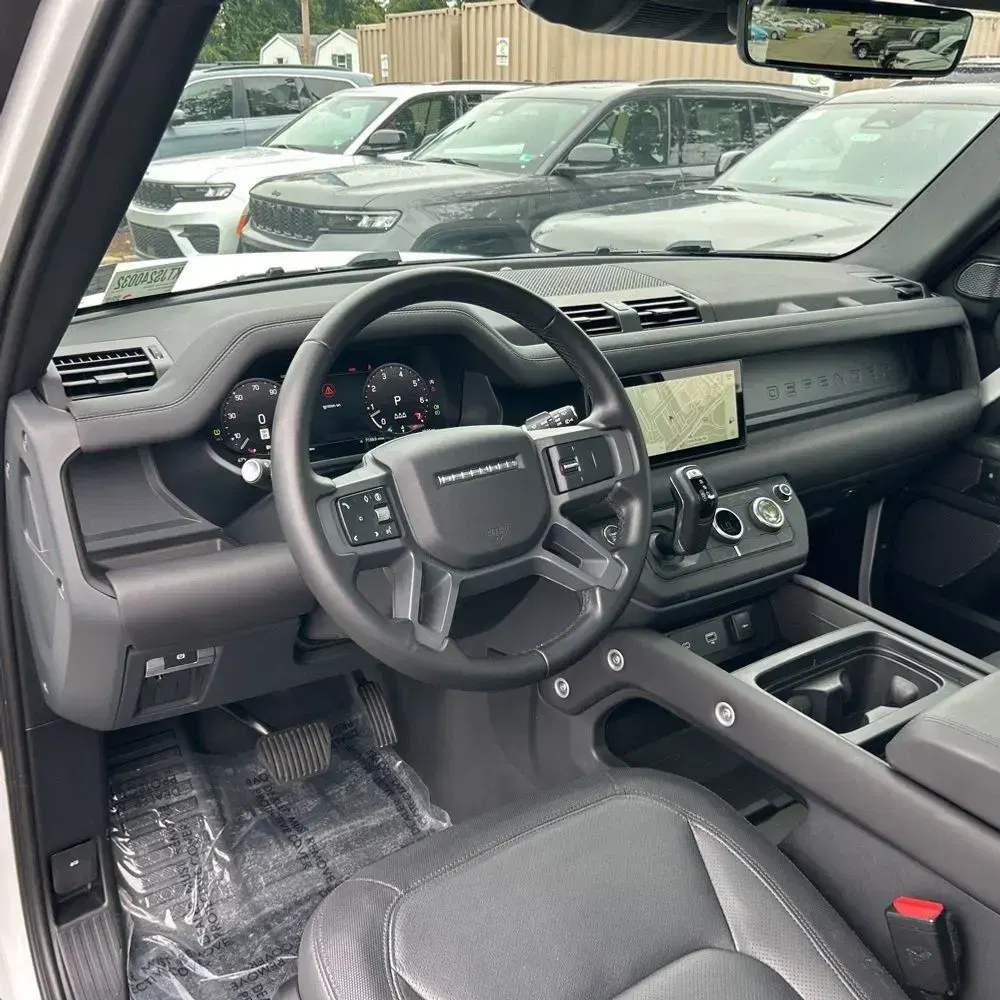2024 Land Rover Defender 90 P400 X-Dynamic SE