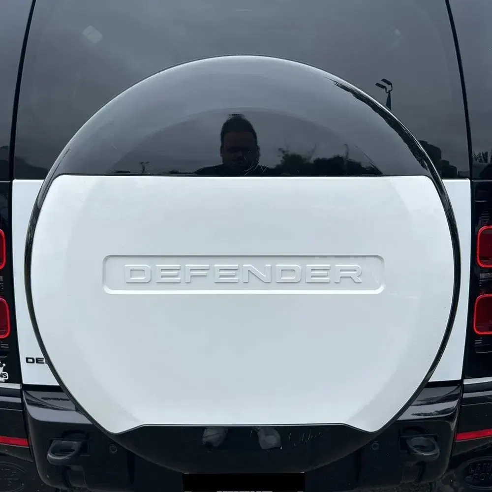 2024 Land Rover Defender 90 P400 X-Dynamic SE