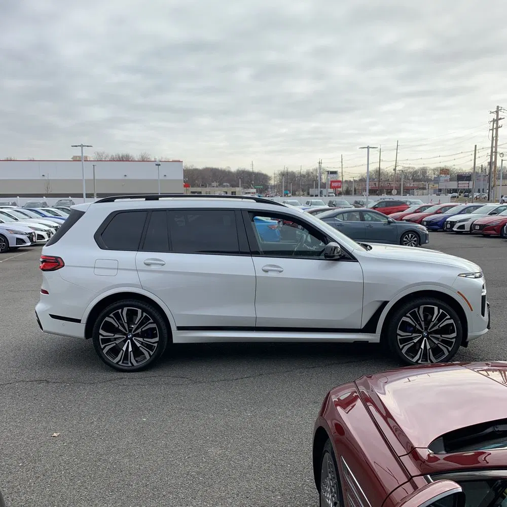 2024 BMW X7 M60i