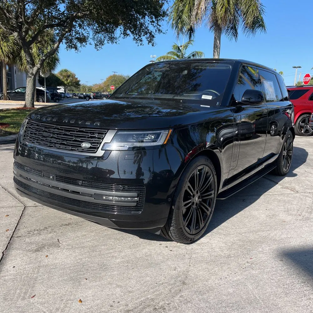 2023 Land Rover Range Rover P400 SE LWB