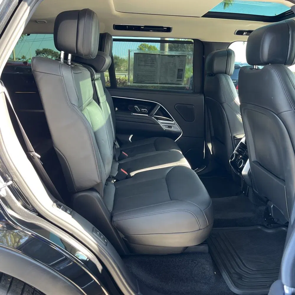 2023 Land Rover Range Rover P400 SE LWB