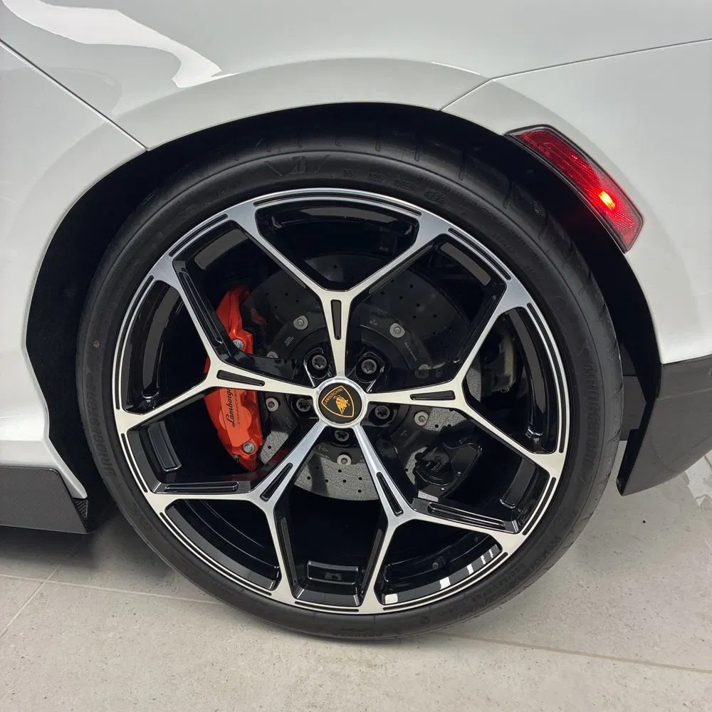 2024 Lamborghini Revuelto Base