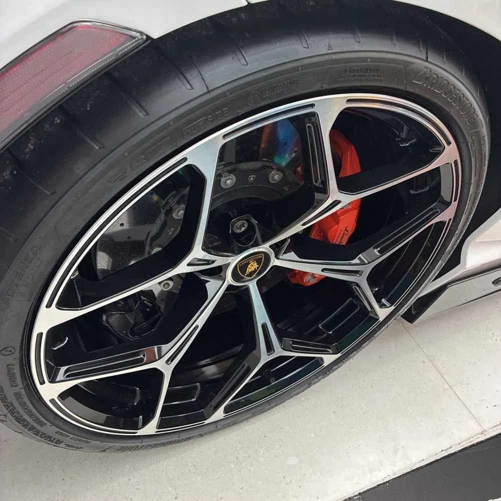 2024 Lamborghini Revuelto Base