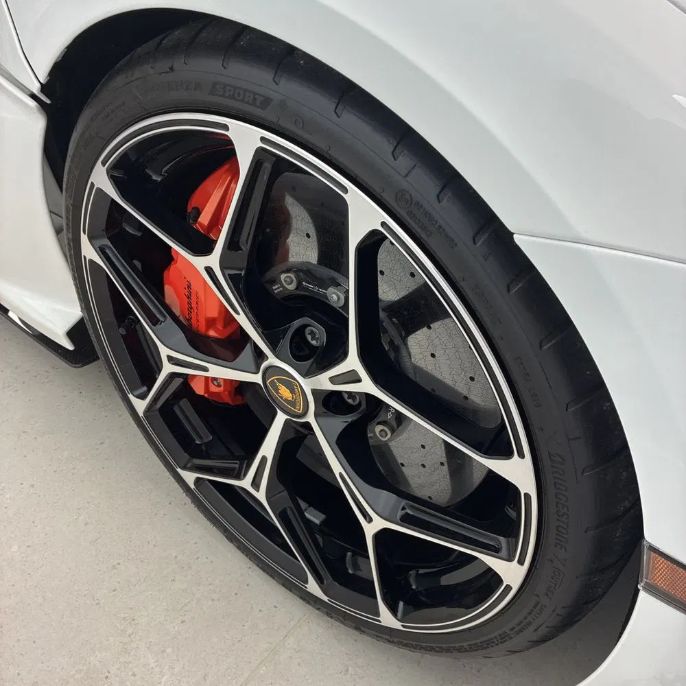 2024 Lamborghini Revuelto Base
